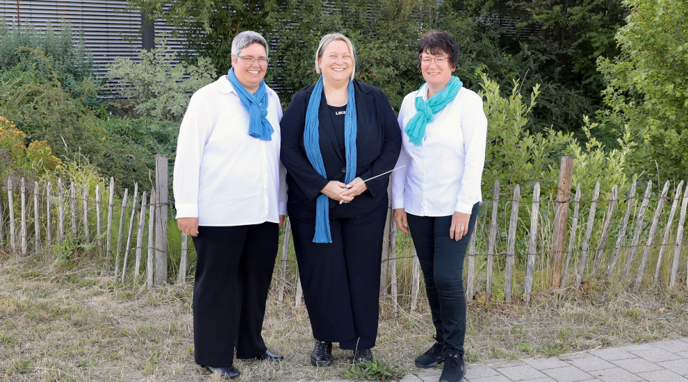 Von links: die Vorsitzende Elke Dengler, Dirigentin Julia Bixenmann und Ausbilderin Alexandra Göppel